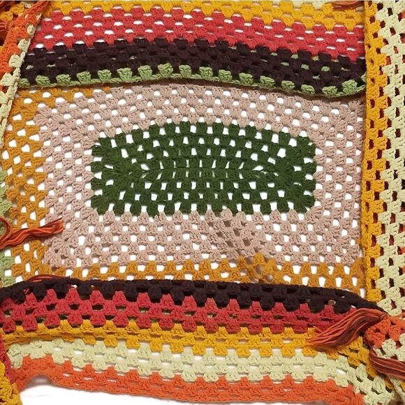 VINTAGE 1970s Handmade Crochet Fall Fringe Granny Square Afghan Throw Blanket - Picture 10 of 16